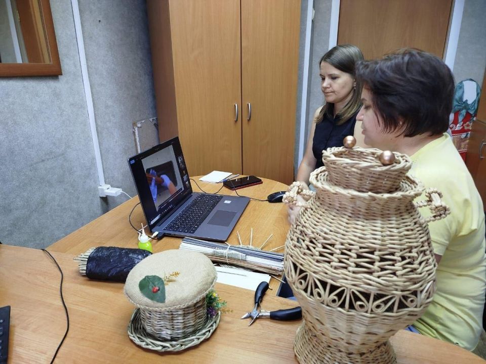 Оренбуржцы провели интерактивный мастер-класс для перевальчан Оренбуржцы провели интерактивный мастер-класс для перевальчан