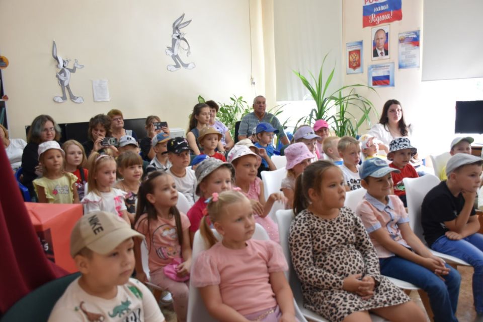 Белокуракинская детская библиотека распахнула свои двери для особого события – премьеры кукольного театра "Сказка-терапия для детей" Белокуракинская детская библиотека распахнула свои двери для особого события – премьеры кукольного театра "Сказка-терапия для детей"