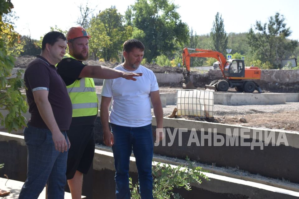 В Кировске продолжаются работы по реализации проекта благоустройства общественной территории «Сквер в городе Кировске, на улице Войкова» В Кировске продолжаются работы по реализации проекта благоустройства общественной территории «Сквер в городе Кировске, на улице Войкова»
