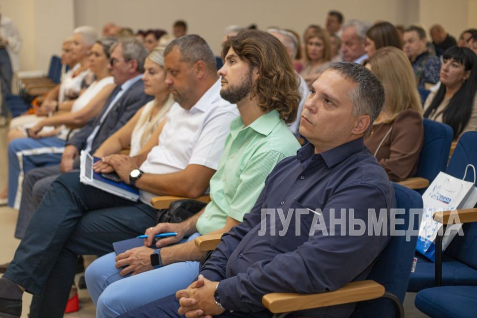 В Луганске открылся региональный форум, посвященный среднему профессиональному образованию В Луганске открылся региональный форум, посвященный среднему профессиональному образованию