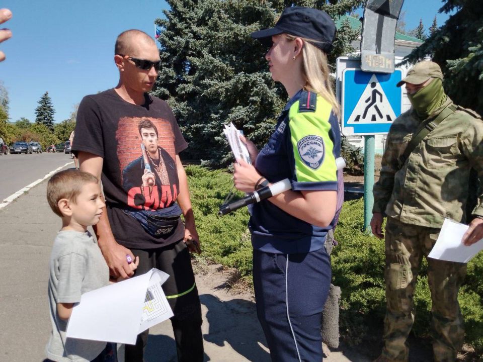 Акцию по безопасности дорожного движения провели в Новоайдаре Акцию по безопасности дорожного движения провели в Новоайдаре