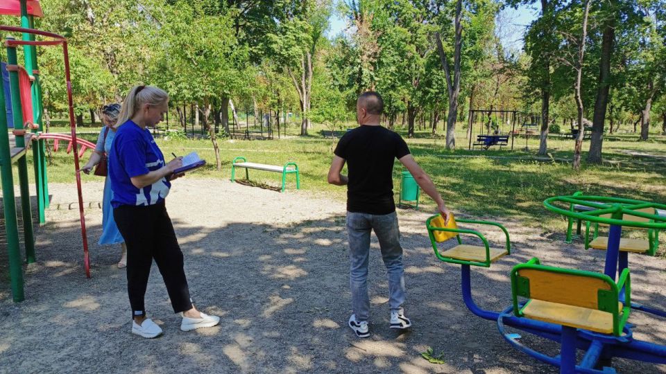 Свердловские единороссы продолжают оценивать безопасность детских площадок Свердловские единороссы продолжают оценивать безопасность детских площадок
