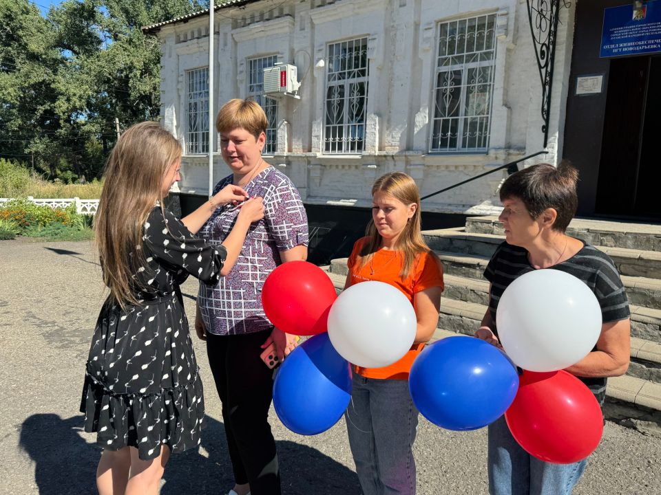 В преддверии важного государственного праздника — Дня Государственного флага Российской Федерации, для дошкольной группы Нагольно - Тарасовского УВК им. В.Ф. Субботина, работники Нагольно-Тарасовского Дома культуры провели... В преддверии важного государственного праздника — Дня Государственного флага Российской Федерации, для дошкольной группы Нагольно - Тарасовского УВК им. В.Ф. Субботина, работники Нагольно-Тарасовского Дома культуры провели...
