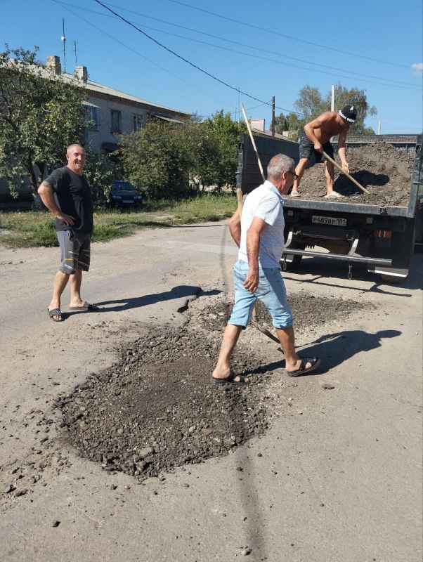 Жители села Нижнетеплое благодарят меценатов за ремонт дороги по улице Ленина Жители села Нижнетеплое благодарят меценатов за ремонт дороги по улице Ленина