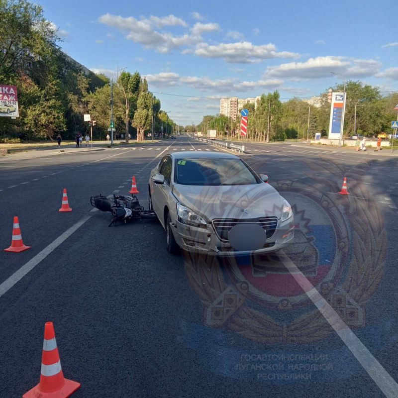 В Луганске сотрудники полиции проводят проверку по факту ДТП с участием несовершеннолетних