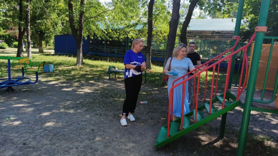 Свердловские единороссы продолжают оценивать безопасность детских площадок Свердловские единороссы продолжают оценивать безопасность детских площадок