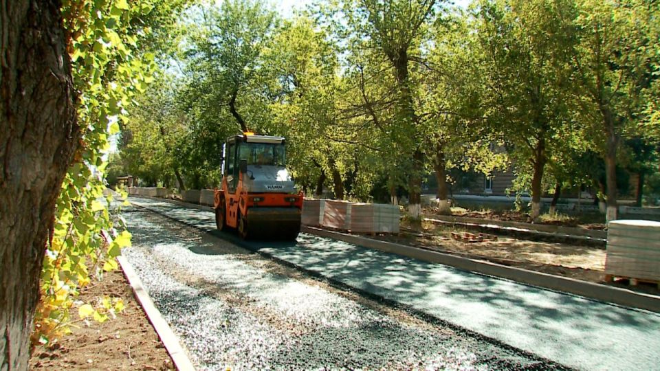 В Молодогвардейске капитально ремонтируют дорожное покрытие на улице Ленина протяжённостью около полутора километров В Молодогвардейске капитально ремонтируют дорожное покрытие на улице Ленина протяжённостью около полутора километров