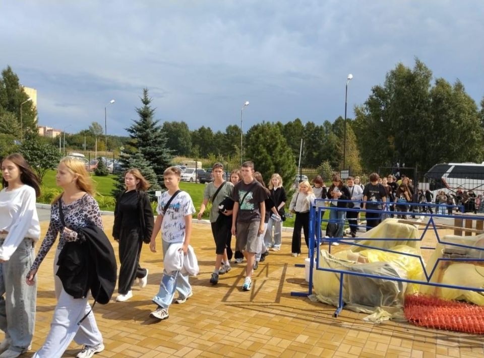 Дети из ЛНР посетили новосибирский планетарий Дети из ЛНР посетили новосибирский планетарий