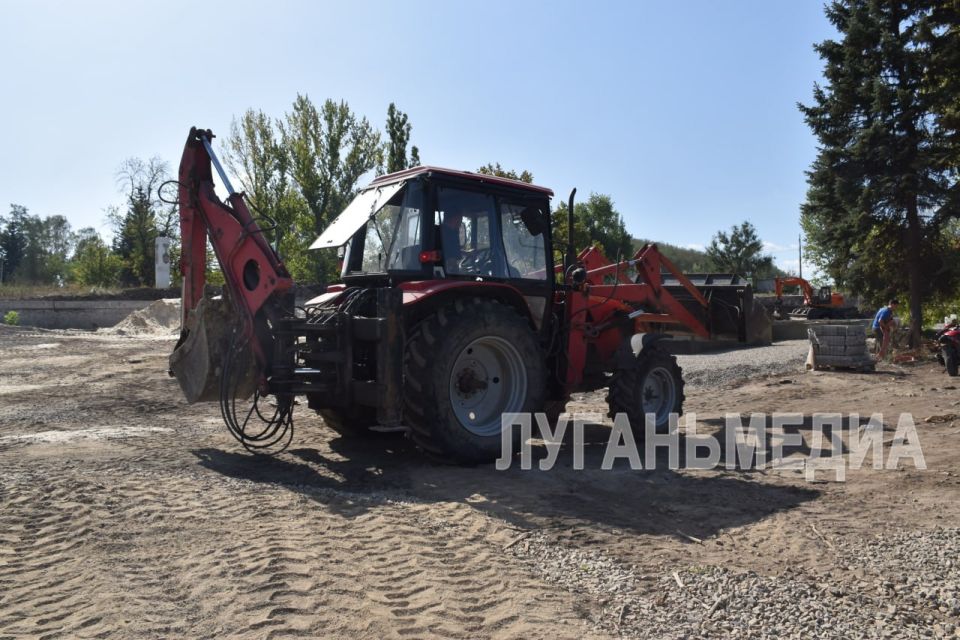 В Кировске продолжаются работы по реализации проекта благоустройства общественной территории «Сквер в городе Кировске, на улице Войкова» В Кировске продолжаются работы по реализации проекта благоустройства общественной территории «Сквер в городе Кировске, на улице Войкова»