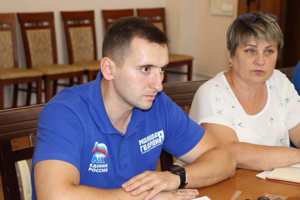 Депутат Народного Совета ЛНР, руководитель ЛРО ВОО "Молодая Гвардия Единой России" Андрей Самойлов посетил Северодонецк Депутат Народного Совета ЛНР, руководитель ЛРО ВОО "Молодая Гвардия Единой России" Андрей Самойлов посетил Северодонецк