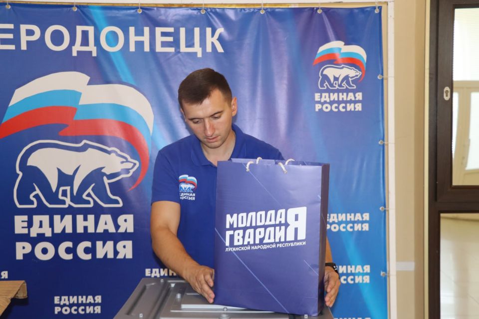 Депутат Народного Совета ЛНР, руководитель ЛРО ВОО "Молодая Гвардия Единой России" Андрей Самойлов посетил Северодонецк Депутат Народного Совета ЛНР, руководитель ЛРО ВОО "Молодая Гвардия Единой России" Андрей Самойлов посетил Северодонецк
