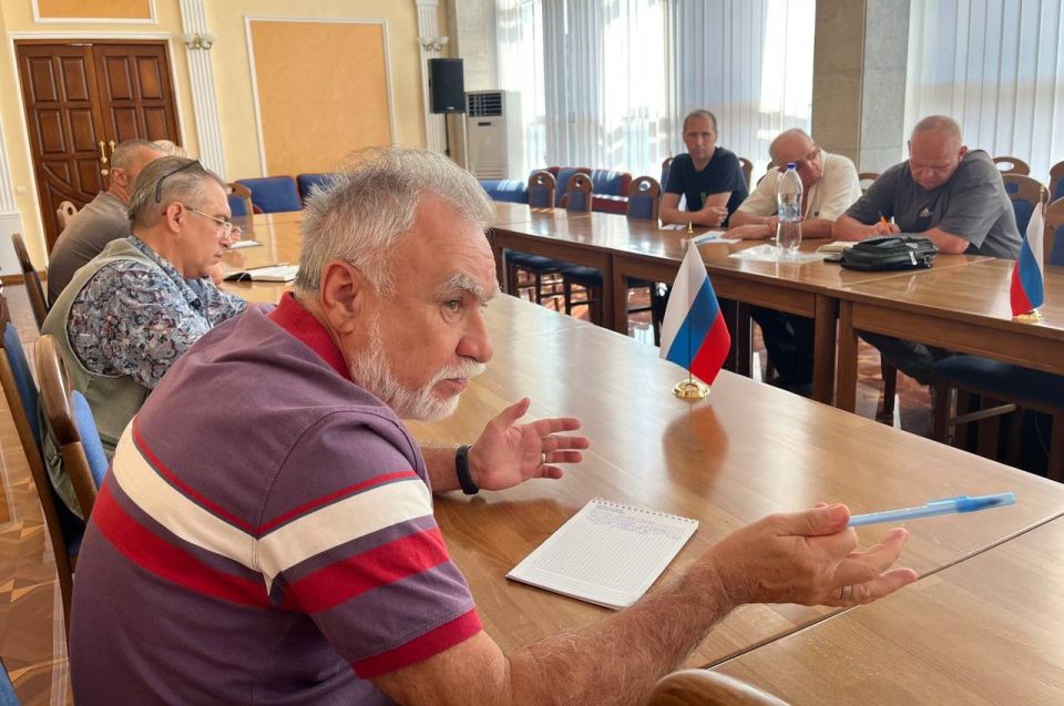 Представитель Министерства культуры ЛНР и сотрудник Росгвардии по ЛНР провели рабочее совещание для руководителей подведомственных учреждений культуры ЛНР Представитель Министерства культуры ЛНР и сотрудник Росгвардии по ЛНР провели рабочее совещание для руководителей подведомственных учреждений культуры ЛНР