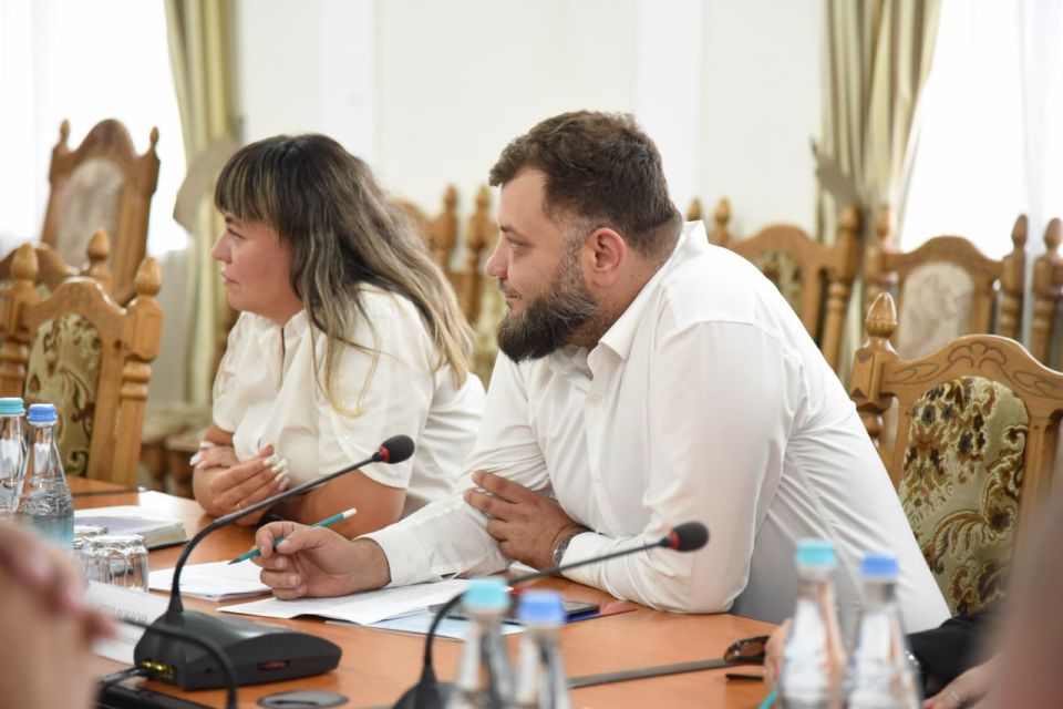 Руководитель Администрации Главы ЛНР Алексей Самойлов провел совещание с наставниками кадрового проекта «Герои Луганщины» Руководитель Администрации Главы ЛНР Алексей Самойлов провел совещание с наставниками кадрового проекта «Герои Луганщины»