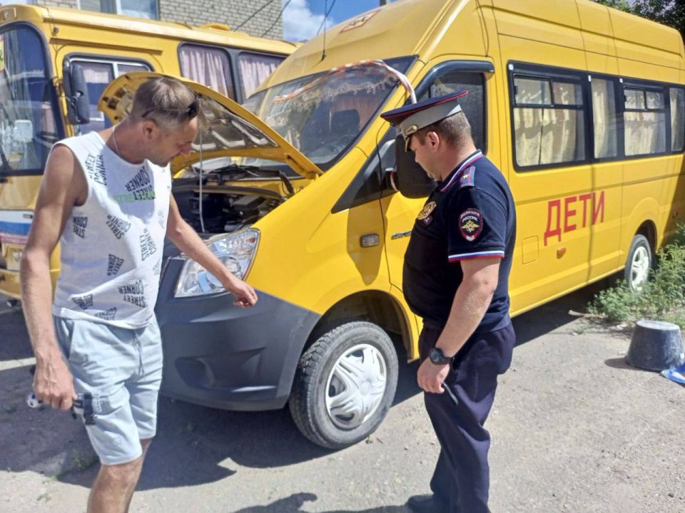 В преддверии нового учебного сотрудники ОГИБДД ОМВД России «Славяносербский» и «Старобельский» провели комплексную проверку технического состояния школьных автобусов, осуществляющих перевозку детей к образовательным... В преддверии нового учебного сотрудники ОГИБДД ОМВД России «Славяносербский» и «Старобельский» провели комплексную проверку технического состояния школьных автобусов, осуществляющих перевозку детей к образовательным...