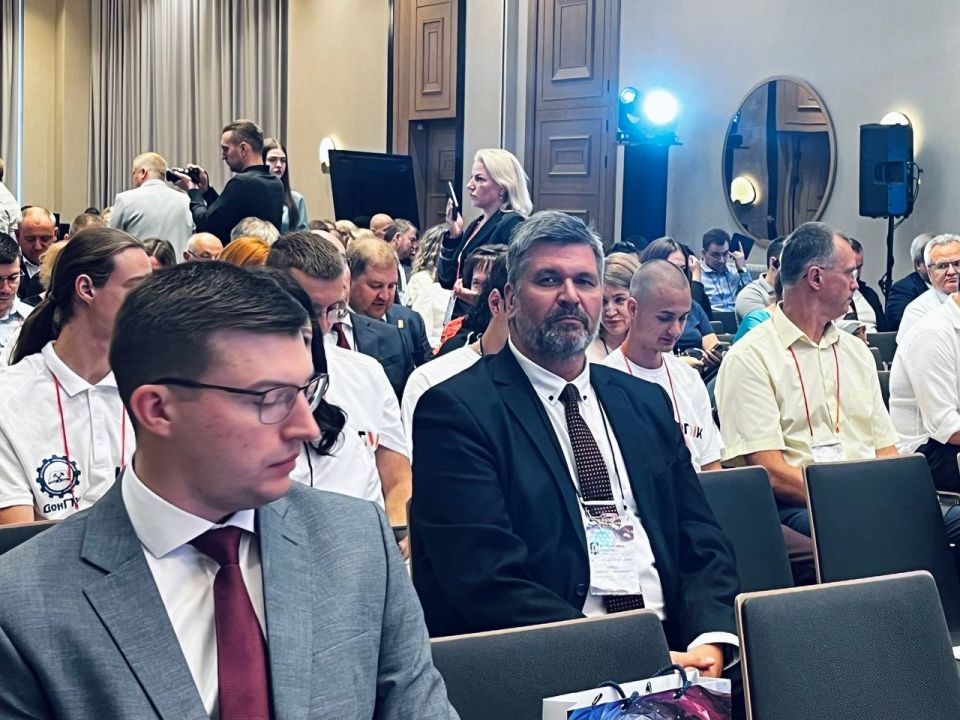 Сергей Зайцев, участник регионального кадрового проекта "Герои Луганщины", вместе с командой Министерства промышленности и торговли ЛНР принимает участие в "Федпрактике-2025" в Ростове-на-Дону Сергей Зайцев, участник регионального кадрового проекта "Герои Луганщины", вместе с командой Министерства промышленности и торговли ЛНР принимает участие в "Федпрактике-2025" в Ростове-на-Дону
