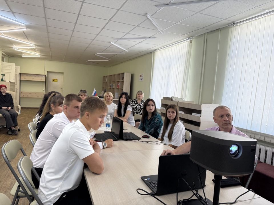 Молодежный совет при Администрации принял участие в онлайн открытии мобильной фотовыставки «Новая Россия - год Победы», которая прошла в городе Новоалександровске Ставропольского края Молодежный совет при Администрации принял участие в онлайн открытии мобильной фотовыставки «Новая Россия - год Победы», которая прошла в городе Новоалександровске Ставропольского края
