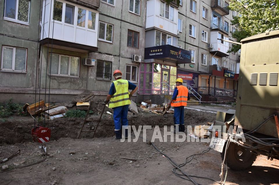 В Алчевске обновляется магистральная теплотрасса по улице Липовенко В Алчевске обновляется магистральная теплотрасса по улице Липовенко