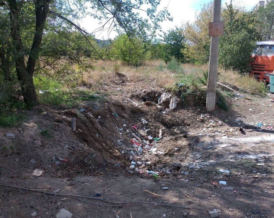 В Алчевске продолжается уборка мусора возле точек сбора коммунальных отходов и ликвидация несанкционированных свалок В Алчевске продолжается уборка мусора возле точек сбора коммунальных отходов и ликвидация несанкционированных свалок