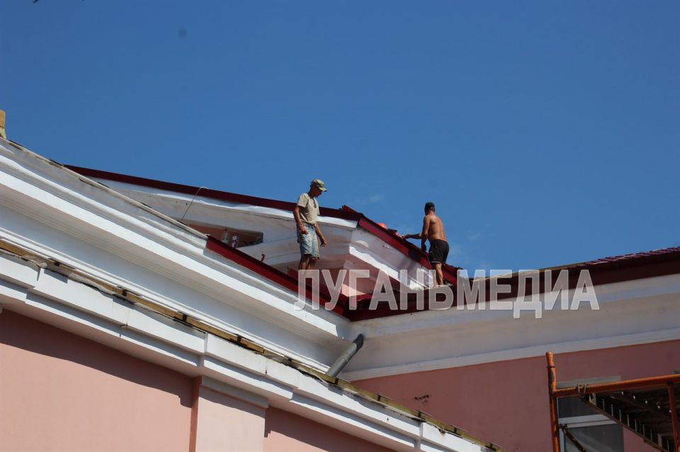 В Алчевске продолжается ремонт во Дворце культуры химиков В Алчевске продолжается ремонт во Дворце культуры химиков