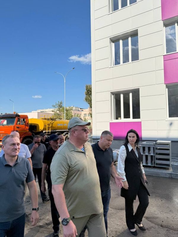 Подготовку образовательных учреждений ЛНР к новому учебному году обсудили на совещании с замминистра строительства и ЖКХ России Валерием Леоновым Подготовку образовательных учреждений ЛНР к новому учебному году обсудили на совещании с замминистра строительства и ЖКХ России Валерием Леоновым