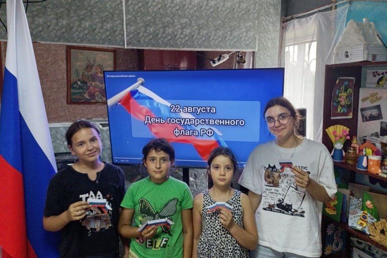 В преддверии Дня Государственного флага России в Матвеевском сельском клубе провели акцию «Мой флаг, моя история» В преддверии Дня Государственного флага России в Матвеевском сельском клубе провели акцию «Мой флаг, моя история»