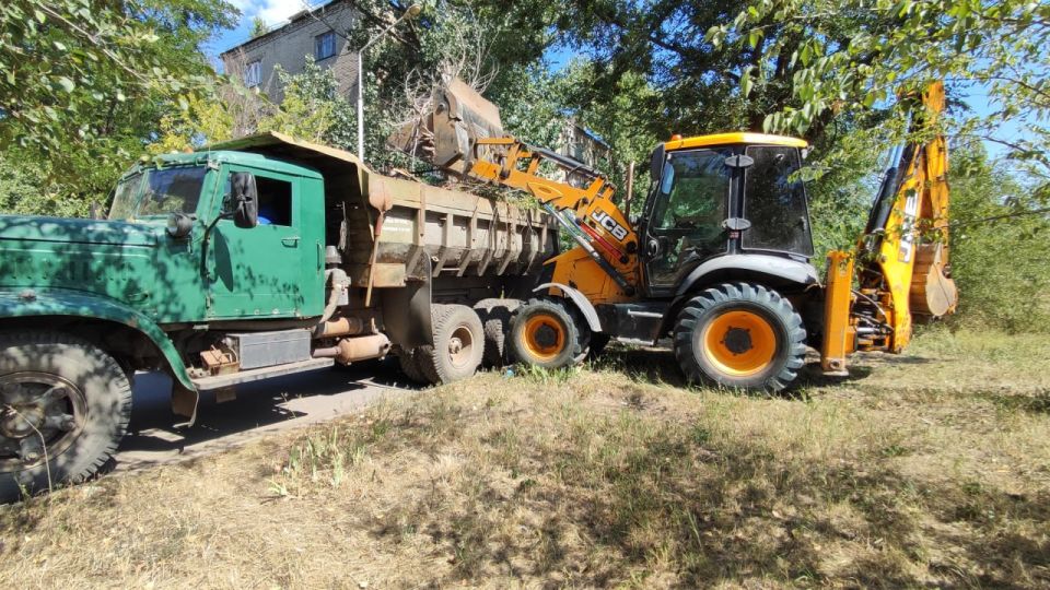 В городе Молодогвардейске продолжаются по наведению порядка на улицах и в общественных пространствах В городе Молодогвардейске продолжаются по наведению порядка на улицах и в общественных пространствах