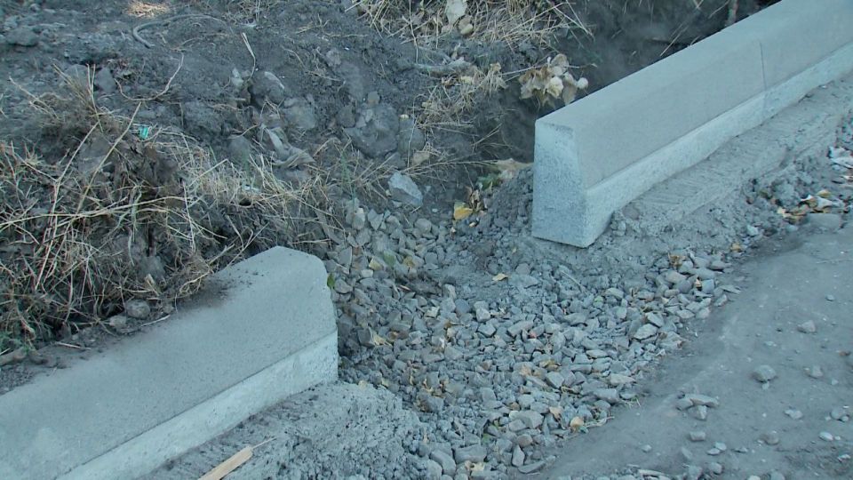 Капитальный ремонт дороги на улице Станиславского в г. Суходольске, протяжённость которой около девятисот метров, ведут тюменские строители Капитальный ремонт дороги на улице Станиславского в г. Суходольске, протяжённость которой около девятисот метров, ведут тюменские строители