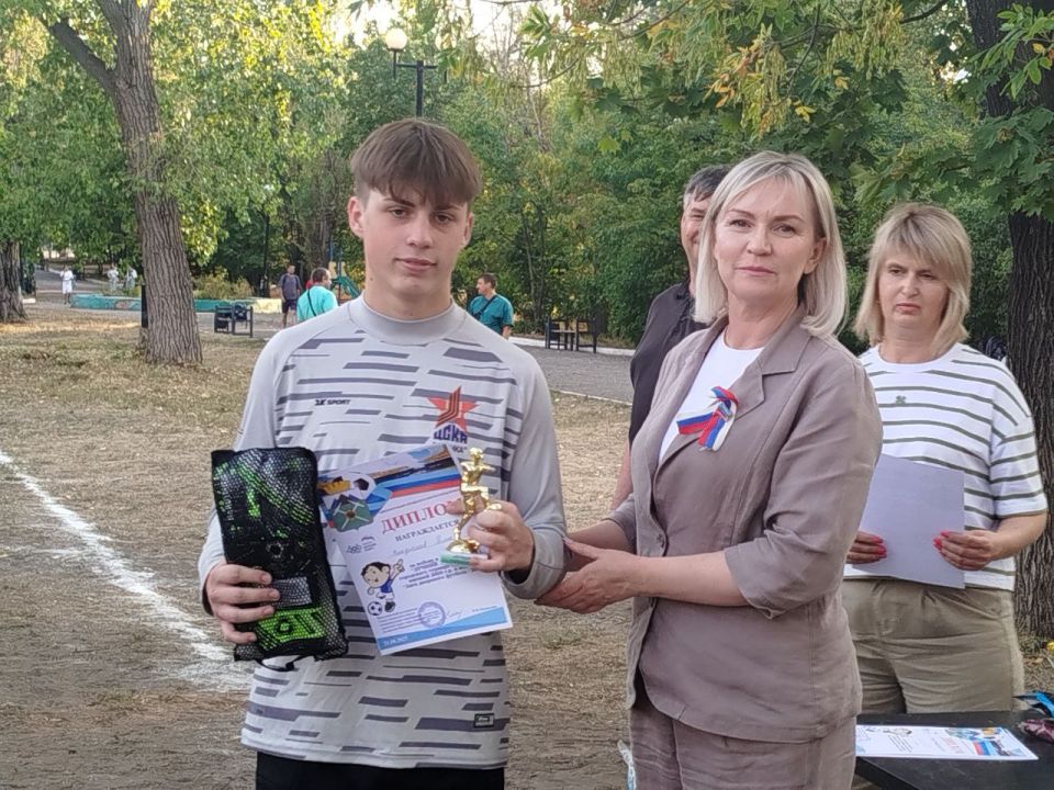 Совсем недавно стартовал традиционный турнир «Лиги дворового футбола-2025» среди юношей 2009 года рождения и младше, который в этом году проходит под эгидой Всероссийского форума "Сила России", организованного партией... Совсем недавно стартовал традиционный турнир «Лиги дворового футбола-2025» среди юношей 2009 года рождения и младше, который в этом году проходит под эгидой Всероссийского форума "Сила России", организованного партией...