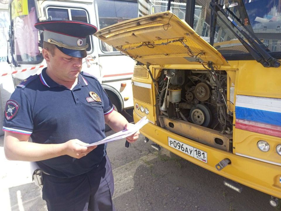 В преддверии нового учебного сотрудники ОГИБДД ОМВД России «Славяносербский» и «Старобельский» провели комплексную проверку технического состояния школьных автобусов, осуществляющих перевозку детей к образовательным... В преддверии нового учебного сотрудники ОГИБДД ОМВД России «Славяносербский» и «Старобельский» провели комплексную проверку технического состояния школьных автобусов, осуществляющих перевозку детей к образовательным...