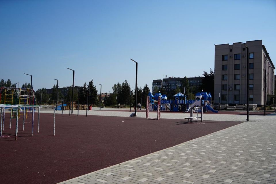 Строители планируют завершить работы по реконструкции сквера и площади Советской в Алчевске к 130-й годовщине со дня основания города Строители планируют завершить работы по реконструкции сквера и площади Советской в Алчевске к 130-й годовщине со дня основания города