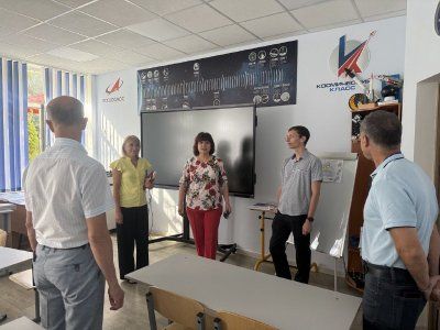 Депутаты приняли участие в проверке готовности учреждений образования Жовтневого района Депутаты приняли участие в проверке готовности учреждений образования Жовтневого района