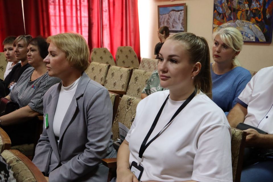 В городском музее показали фильм о земляках-шахтерах и вручили юбилейные подарки В городском музее показали фильм о земляках-шахтерах и вручили юбилейные подарки