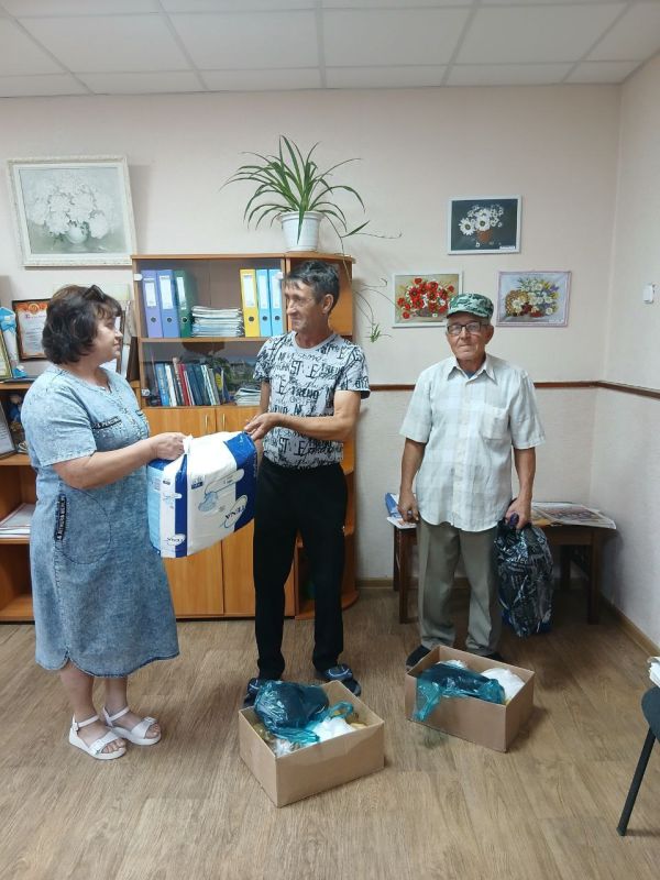 В рамках акции "Добрых дел" сотрудники Передельского отдела жизнеобеспечения выдали льготной категории жителей сел Передельское,Геевка,Старый Айдар гуманитарную помощь в виде продуктовых наборов ,сладостей, а также... В рамках акции "Добрых дел" сотрудники Передельского отдела жизнеобеспечения выдали льготной категории жителей сел Передельское,Геевка,Старый Айдар гуманитарную помощь в виде продуктовых наборов ,сладостей, а также...