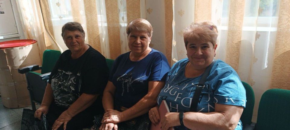 Специалисты Антрацитовского отделения МФЦ осуществили выездную работу с гражданами в селе Орехово Специалисты Антрацитовского отделения МФЦ осуществили выездную работу с гражданами в селе Орехово