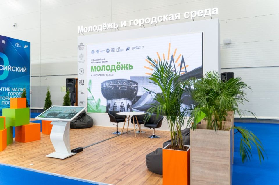 Замминистра строительства и ЖКХ ЛНР Станислав Дупленко в составе делегации ЛНР представляет республику на Всероссийском форуме малых городов Замминистра строительства и ЖКХ ЛНР Станислав Дупленко в составе делегации ЛНР представляет республику на Всероссийском форуме малых городов