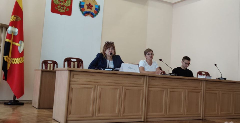 Министр экономического развития ЛНР Анна Уголкова провела рабочее совещание с представителями бизнес-сообщества Краснодонского муниципального округа Министр экономического развития ЛНР Анна Уголкова провела рабочее совещание с представителями бизнес-сообщества Краснодонского муниципального округа