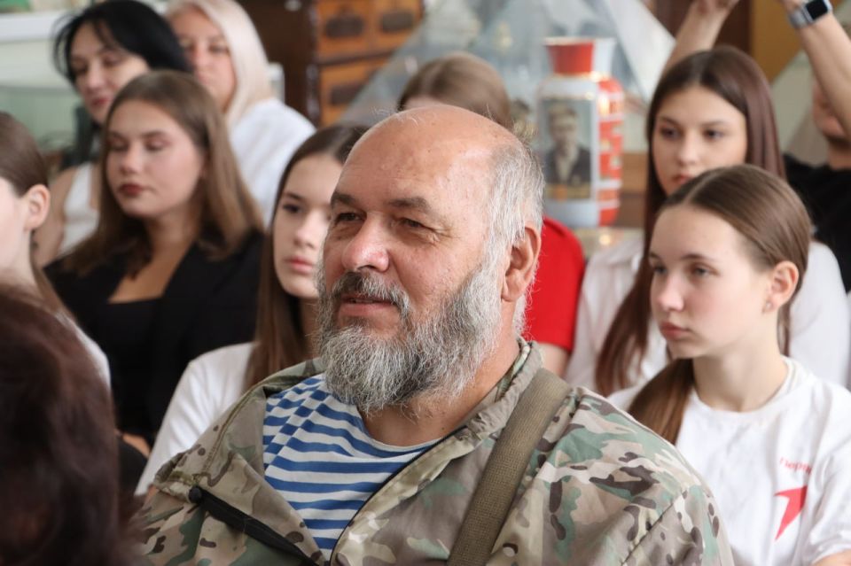 В Стаханове открыли обновлённый зал стахановского движения В Стаханове открыли обновлённый зал стахановского движения
