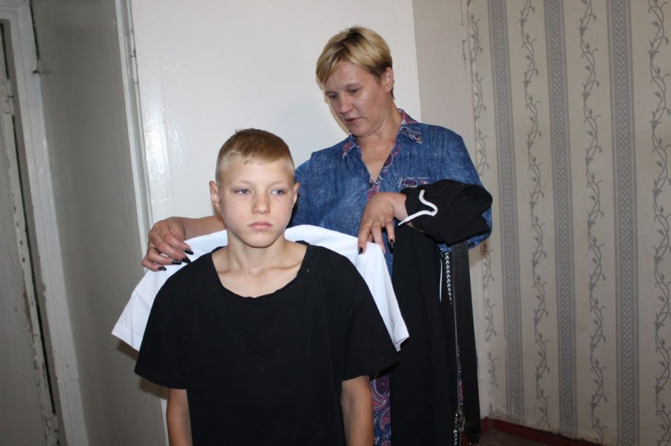 На Славяносербщине продолжается выдача канцелярских наборов На Славяносербщине продолжается выдача канцелярских наборов