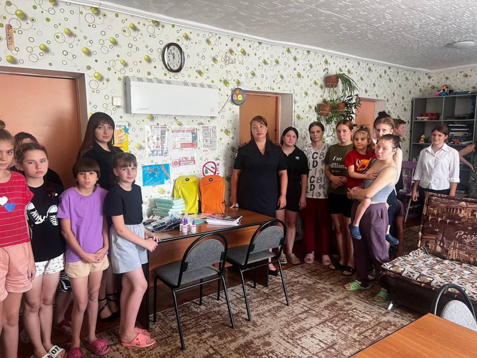 Правоохранители Антрацита поддержали акцию «Собери ребёнка в школу» Правоохранители Антрацита поддержали акцию «Собери ребёнка в школу»