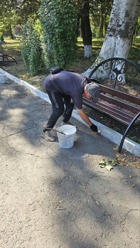 Наш парк – наша гордость!. Вы заметили, как преобразился наш любимый парк? Наши сотрудники не покладая рук трудятся, чтобы парк радовал нас своей красотой и чистотой! Наш парк – наша гордость!. Вы заметили, как преобразился наш любимый парк? Наши сотрудники не покладая рук трудятся, чтобы парк радовал нас своей красотой и чистотой!