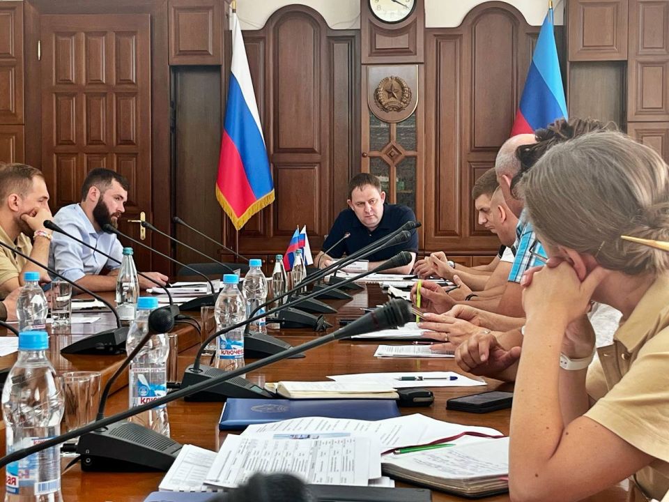 Заместитель министра промышленности и торговли Российской Федерации Иван Куликов совершил рабочий визит в Луганскую Народную Республику