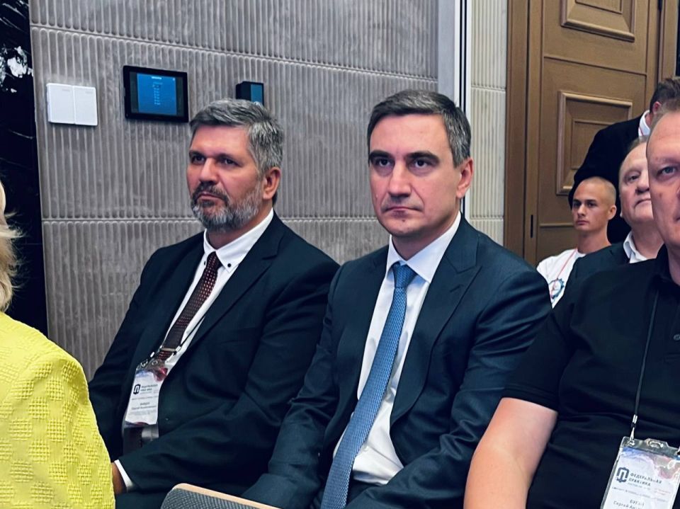 Сергей Зайцев, участник регионального кадрового проекта "Герои Луганщины", вместе с командой Министерства промышленности и торговли ЛНР принимает участие в "Федпрактике-2025" в Ростове-на-Дону