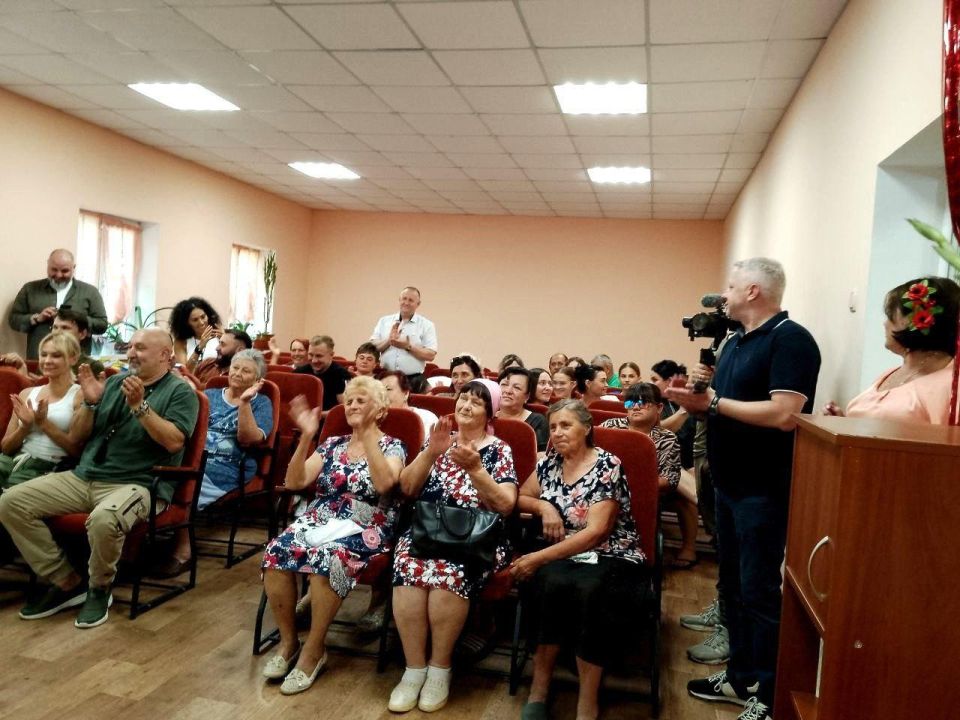В новоайдарский дом культуры при поддержке Тамбовской области привезли кондиционер В новоайдарский дом культуры при поддержке Тамбовской области привезли кондиционер