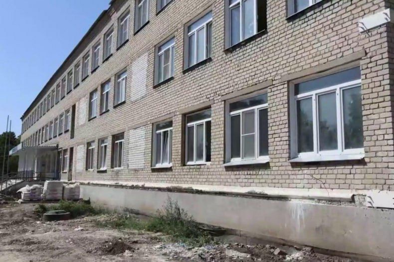Руководитель красноярской строительной компании лично проверит ремонт школ в Свердловске, Луганске и Северодонецке Руководитель красноярской строительной компании лично проверит ремонт школ в Свердловске, Луганске и Северодонецке