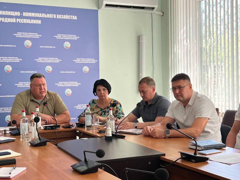 До конца года шефы-регионы отремонтируют порядка 290 кровель многоквартирных жилых домов по всей ЛНР