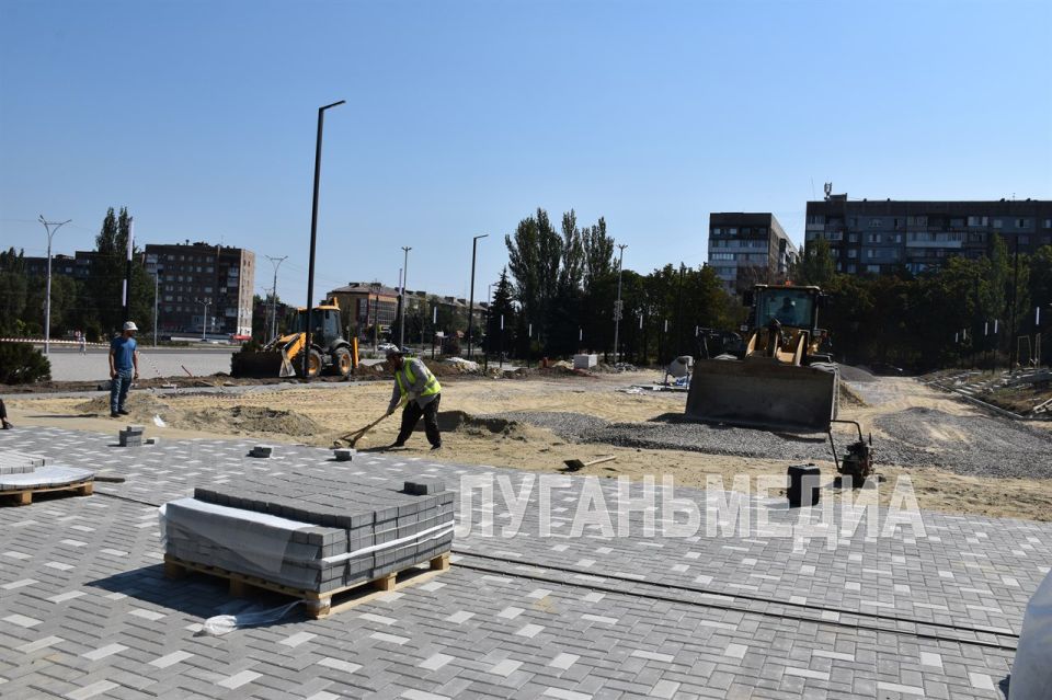 В Алчевске продолжается реновация площади Советской в рамках реализации национального проекта «Инфраструктура для жизни» В Алчевске продолжается реновация площади Советской в рамках реализации национального проекта «Инфраструктура для жизни»