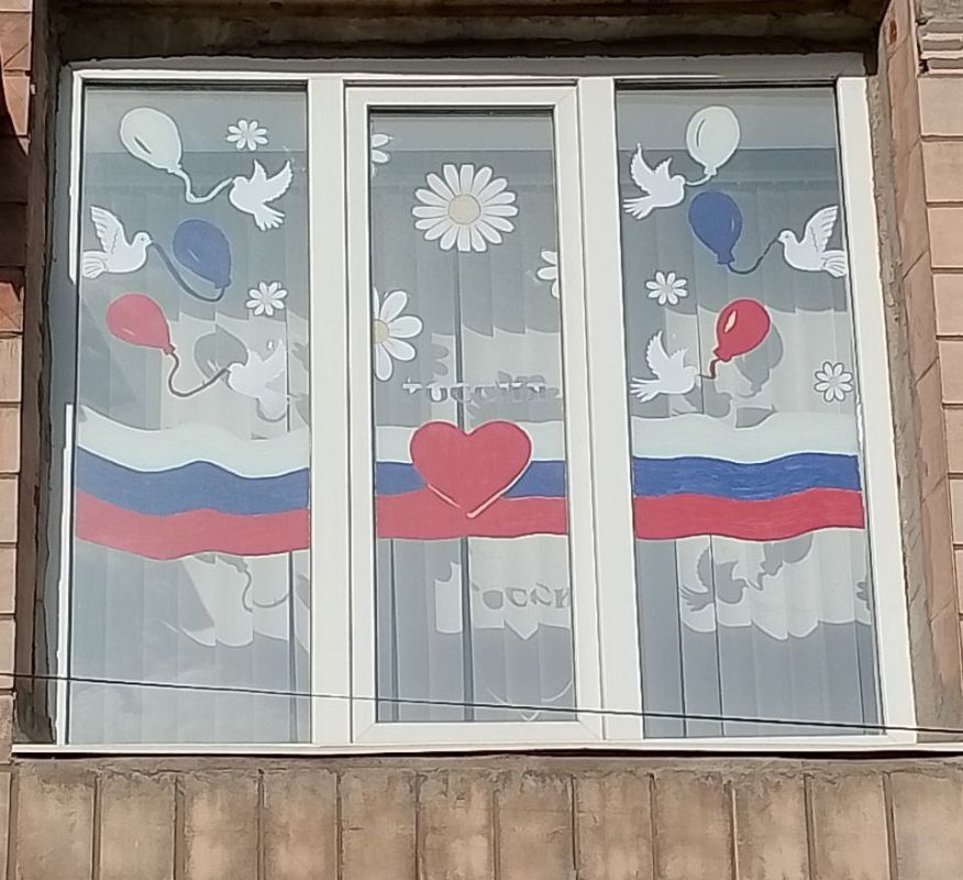 Сотрудники ИК № 3 и Новопсковского филиала УИИ регионального УФСИН присоединились к празднованию Дня Государственного флага Сотрудники ИК № 3 и Новопсковского филиала УИИ регионального УФСИН присоединились к празднованию Дня Государственного флага