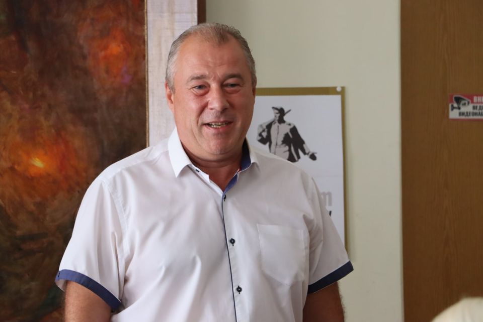 В Стаханове открыли обновлённый зал стахановского движения В Стаханове открыли обновлённый зал стахановского движения