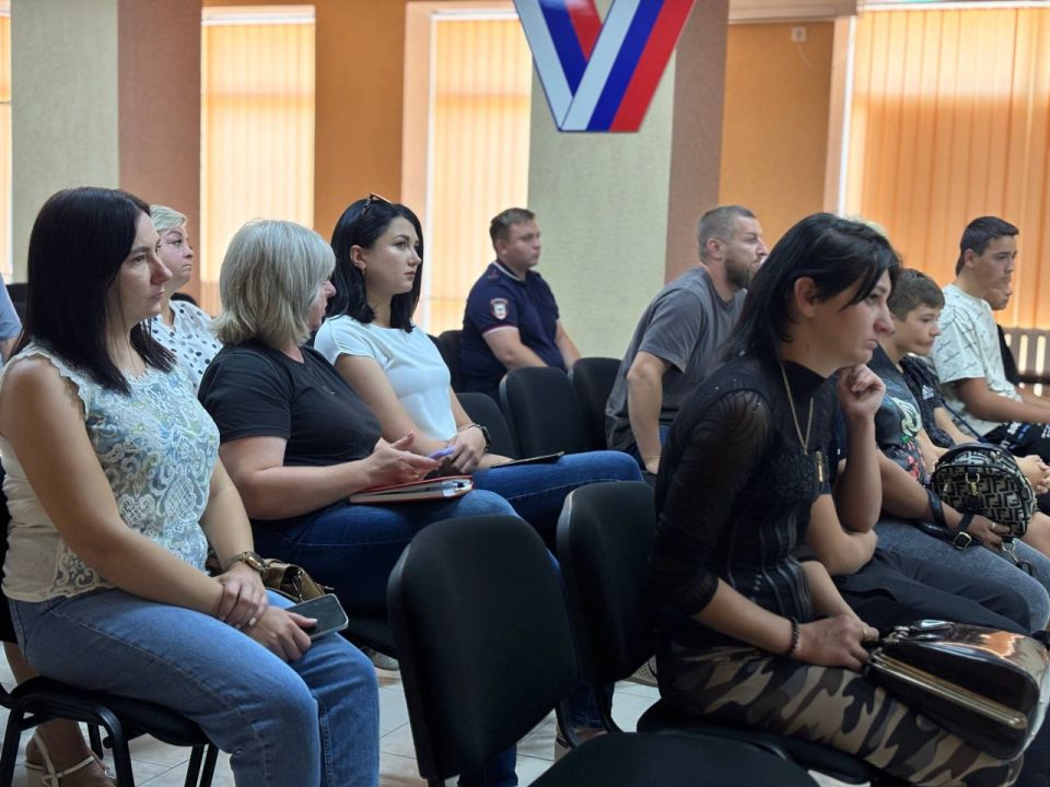 Сегодня под председательством заместителя главы Администрации Беловодского МО Натальи Добрицкой прошло заседание комиссии по делам несовершеннолетних и защите их прав при Администрации Беловодского муниципального округа Сегодня под председательством заместителя главы Администрации Беловодского МО Натальи Добрицкой прошло заседание комиссии по делам несовершеннолетних и защите их прав при Администрации Беловодского муниципального округа