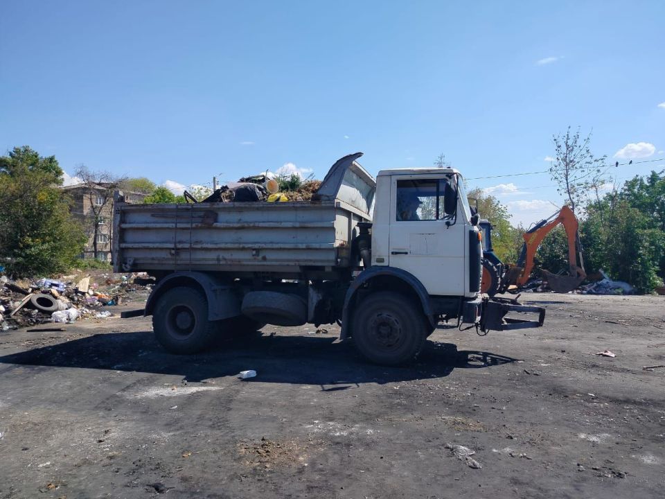 Коммунальные службы продолжают работы на территории города Коммунальные службы продолжают работы на территории города